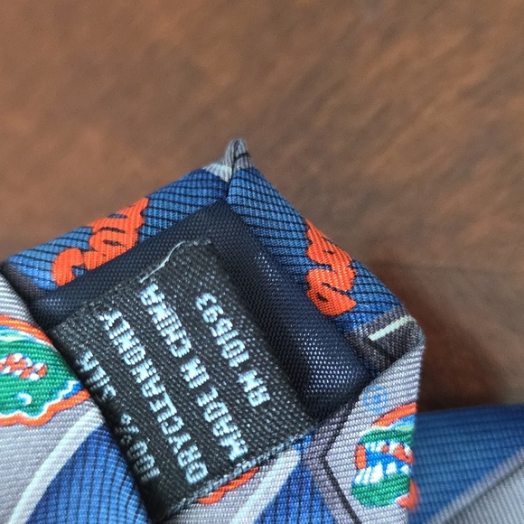 (J28) Eagle Blue Gators Patterned Men's Tie - Picture 3 of 3
